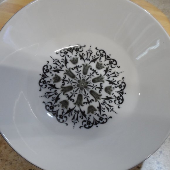 MCM Vintage Meteor China 9" serving bowl - Black white, flowers. Made in Japan - Picture 1 of 5